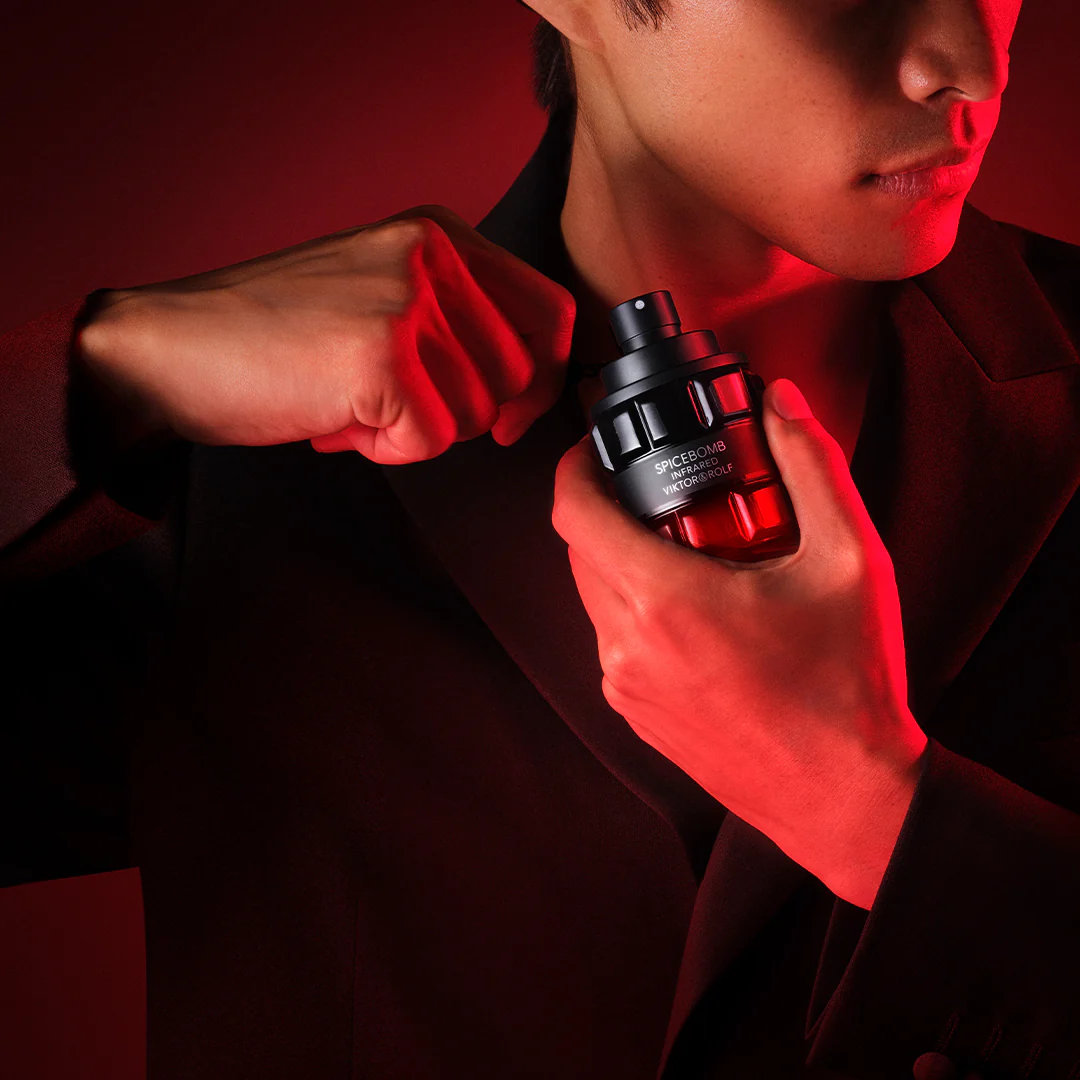 Viktor & Rolf Spicebomb Infrared Eau de Toilette for Men - Image 2